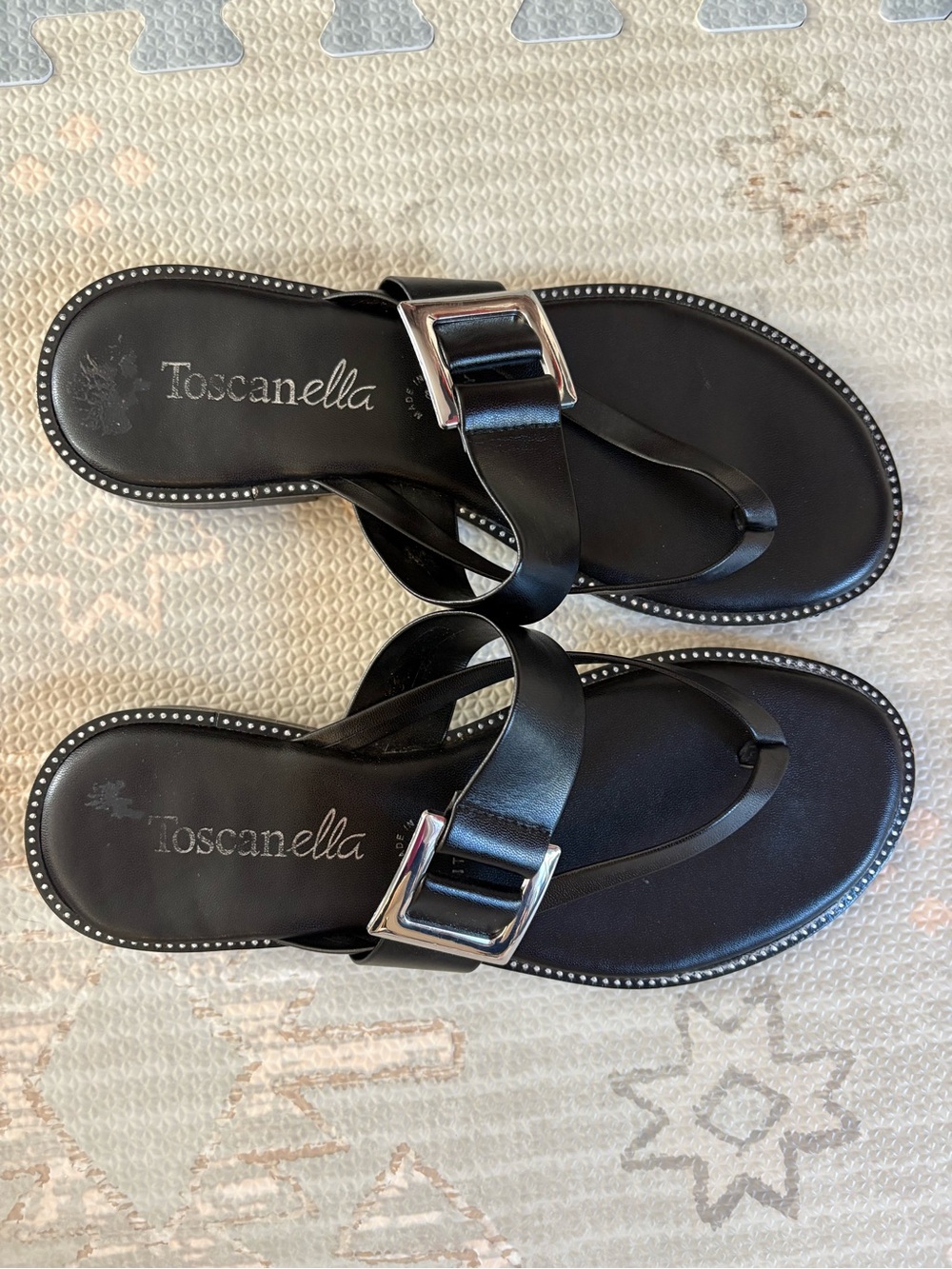 Leather Toscanella Buckle Thong Sandals 8